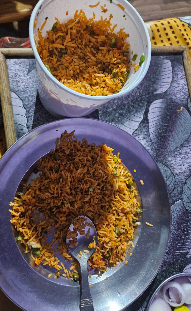 santosh940's tweet photo. Yesterday after late office work came tired so thought of order food online. Ordered fried rice from a 4+ star restaurant through @Swiggy . Got delivered masala sprinkled dry rice with no chutney, no sauce nothing. I immediately complaint @SwiggyCares.
Order I'd - 208025974948052 https://t.co/b1nhSaO16c