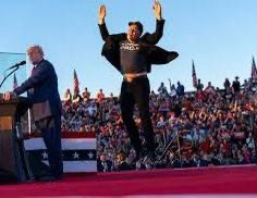 karlykingsley's tweet photo. I’ve been waiting for this Trump vs. Musk implosion since this exact moment right here…when Elon jumped around on stage like a ketamine-powered marionette after Daddy Donny introduced him. The prophecy is FULFILLED. 🍿🔥 https://t.co/1sdZ8GT2us