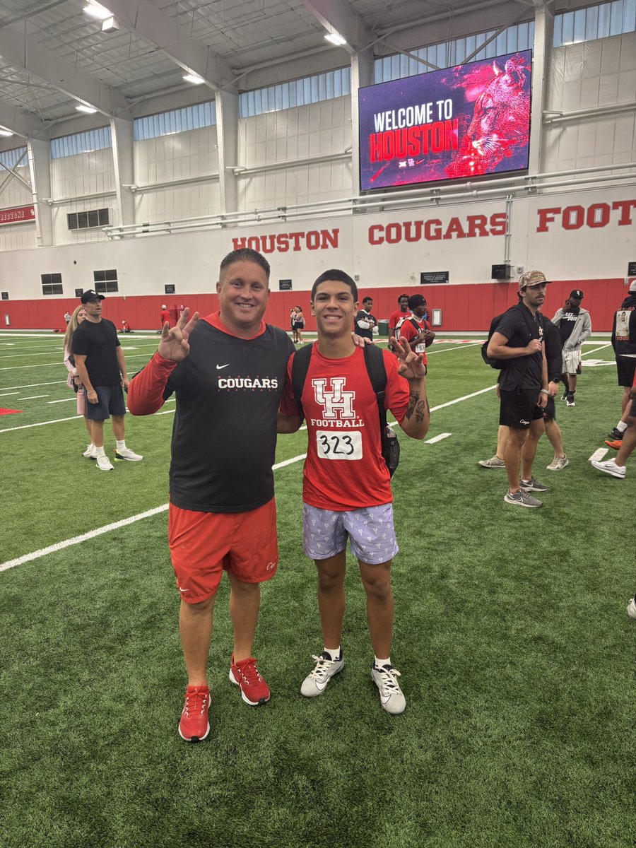 Gavin Guzman (@gavinguzman13) on Twitter photo Great camp yesterday at U of H, Great experience and even better facilities, continuing to learn and grow from it all! <a href="/StratfordFB1/">Stratford Spartan Football</a> <a href="/CoachShawnBell/">Shawn Bell</a> #ETRTW #RecruitStratford Great camp yesterday at U of H, Great experience and even better facilities, continuing to learn and grow from it all! <a href="/StratfordFB1/">Stratford Spartan Football</a> <a href="/CoachShawnBell/">Shawn Bell</a> #ETRTW #RecruitStratford