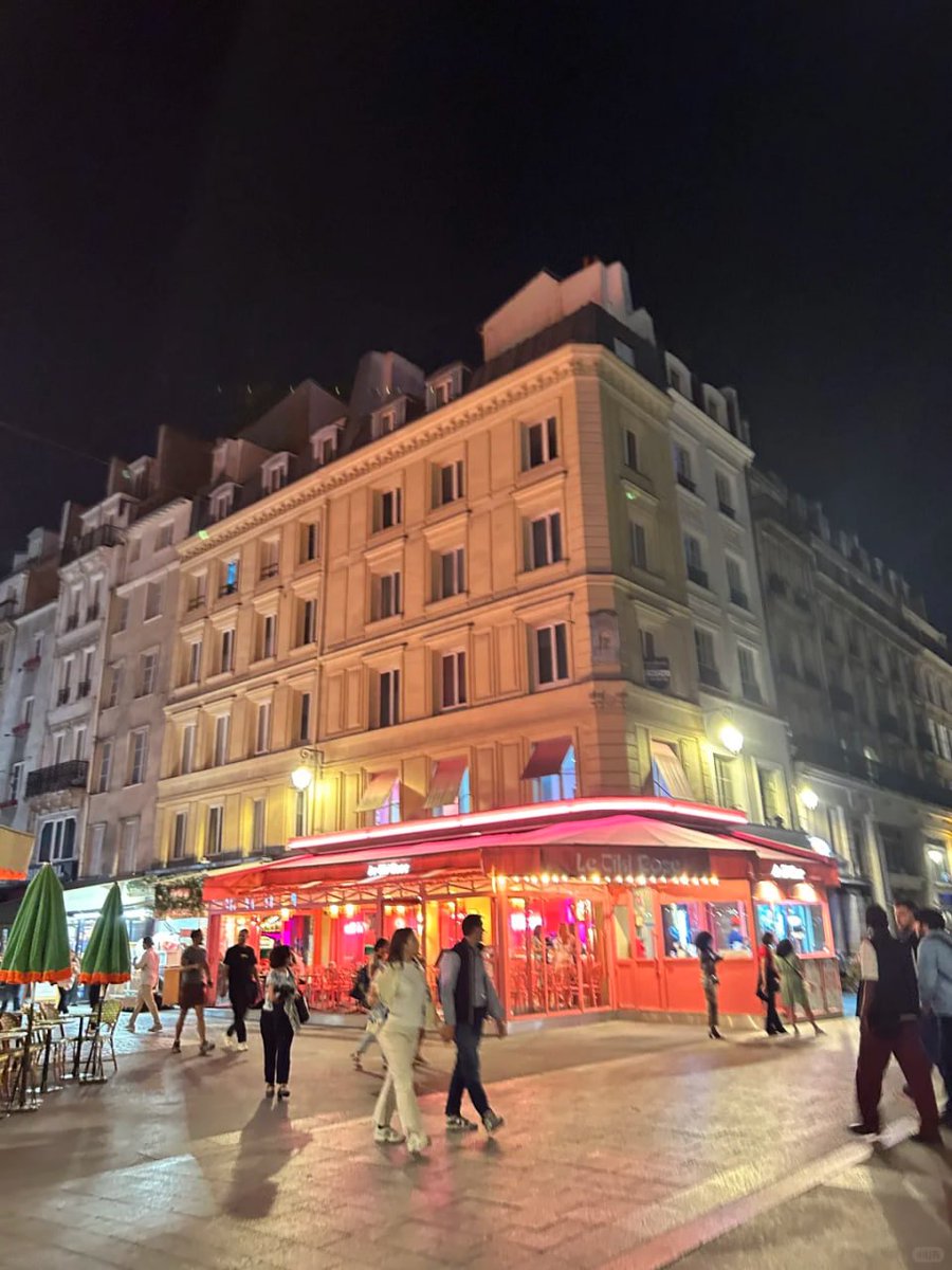 SoftwareHotlib's tweet image. Although it is summer, I still feel a little cold in Paris tonight 🥶🥶🥶🥶🥶