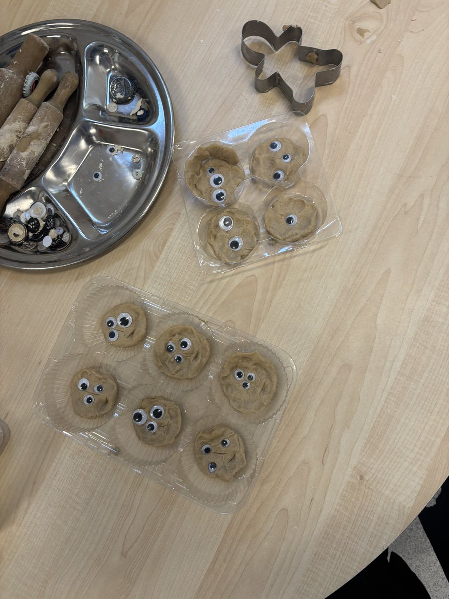 Miss Nicholson tweet media