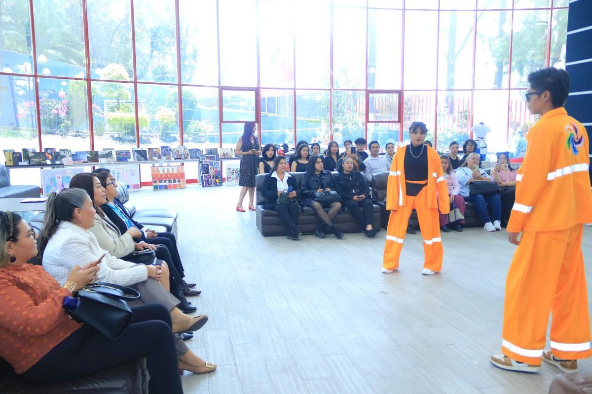 El proyecto PRAXI-TEX 2025 de estudiantes de la Licenciatura en Diseño Textil UATx ofrece propuestas de diseño para uniformes profesionales de las áreas médica, policiaca, industrial y de servicios públicos.