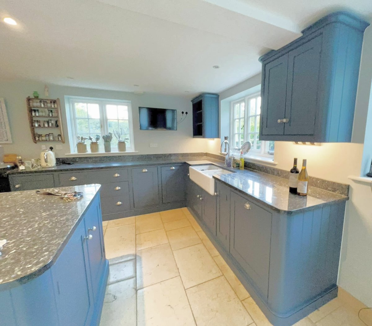 Creative Chic Specialist Kitchen cabinet Painter tweet media