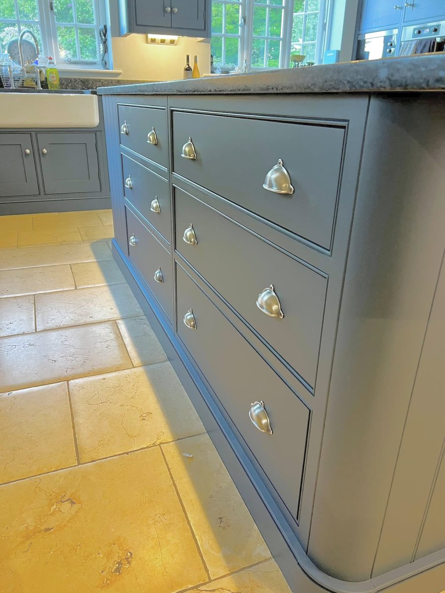 Creative Chic Specialist Kitchen cabinet Painter tweet media