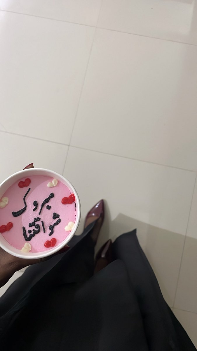 i0sh__'s tweet photo. ﴿ وَكَانَ فَضْلُ اللَّهِ عَلَيْكَ عَظِيمًا ﴾
الحمدلله رسميا أخصائيه تمريض👩🏾‍⚕️🤎. https://t.co/5lNc9upIKp