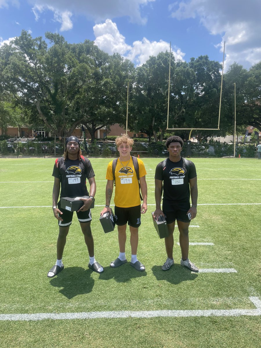 c_head15's tweet image. Southern Miss Mega Camp🔥

@SouthernMissFB @CoachHuff @Coach_ZGolson @DownSouthFb1 
@ExpoRecruits @247recruiting @coach_semore @Calhoun__23 @KamronSmithgoD1