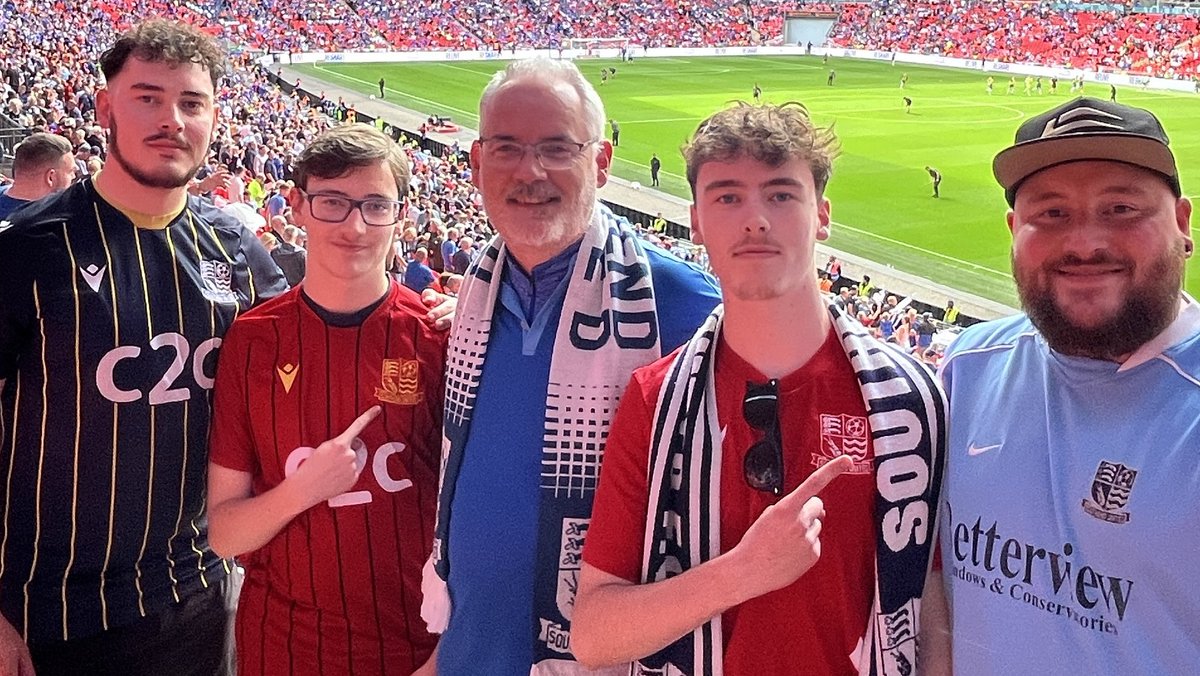 Well this isn’t something that happen very often, me and all the boys together.
Luckily we do all have one interest in common which some big and small families don’t, although they have all said”why did you make us support <a href="/SUFCRootsHall/">Southend United FC</a> ?”