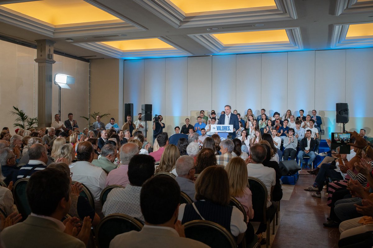 🇪🇸🇮🇨 Desde Las Palmas de Gran Canaria, <a href="/NunezFeijoo/">Alberto Núñez Feijóo</a> lanza un mensaje claro: 

España necesita un gobierno serio, estable y sin escándalo tras escándalo.

💬 Frente a un PSOE entregado al chantaje, el PP defiende la igualdad, la unidad y el sentido de Estado.

El cambio empieza