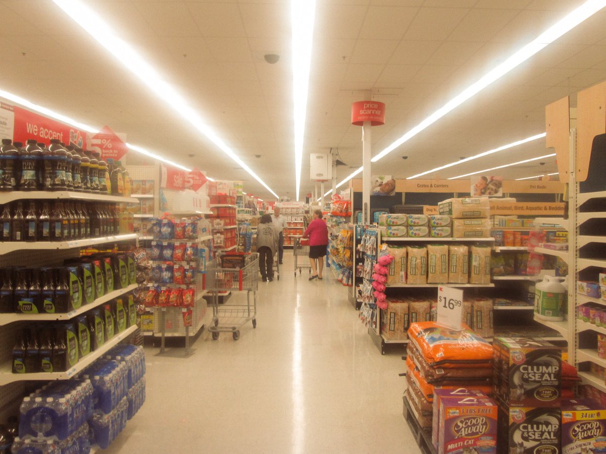 NostalgiaFolder's tweet image. shopping at Kmart in the 2000s