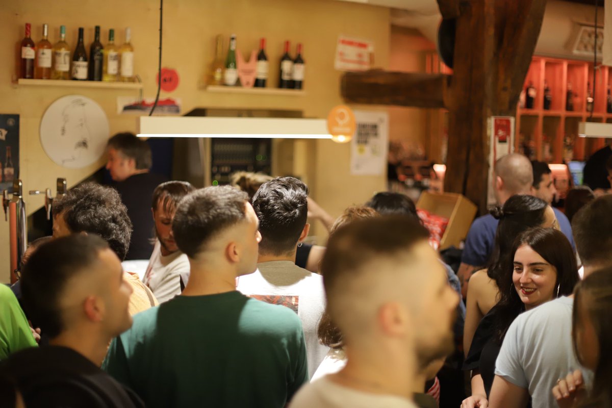 Aurkeztu dugu «Bigarrenez Aresti etorkizunaren aurrean» diskoa eta goraino bete da Bilboko <a href="/BIRA_Kultura/">BIRA Kultur Gunea</a>.

Eskerrik asko etorri zareten guztioi eta diskoan aldez edo moldez parte hartu duten guzti-guztiei.

00:00etan diskoa entzungai plataforma guztietan!