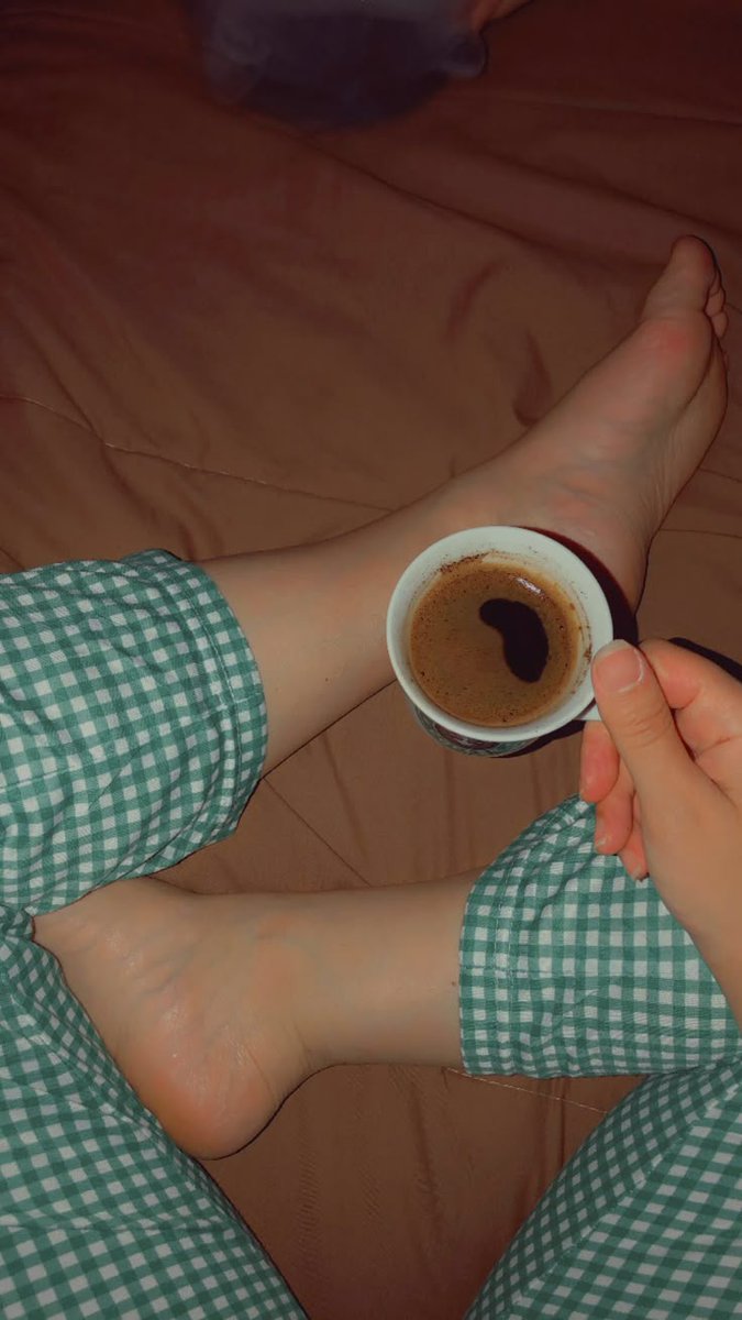 مساء الورد 🌹
للحين ماجاتني عواده 🥺