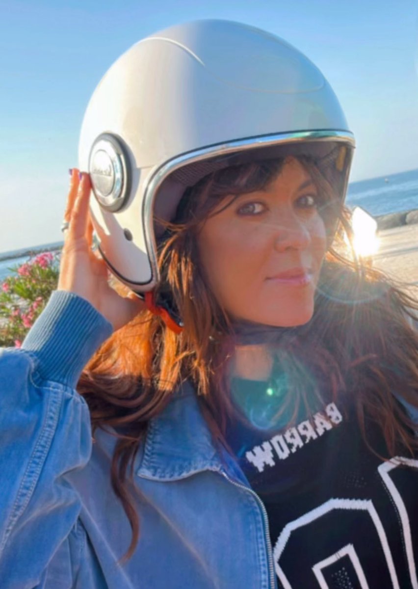 VanesaMartinFco's tweet photo. Y si damos una vuelta por la calle del amor ❤️‍🔥💐
@vanesamartin_ https://t.co/6yGZ6DNoMk