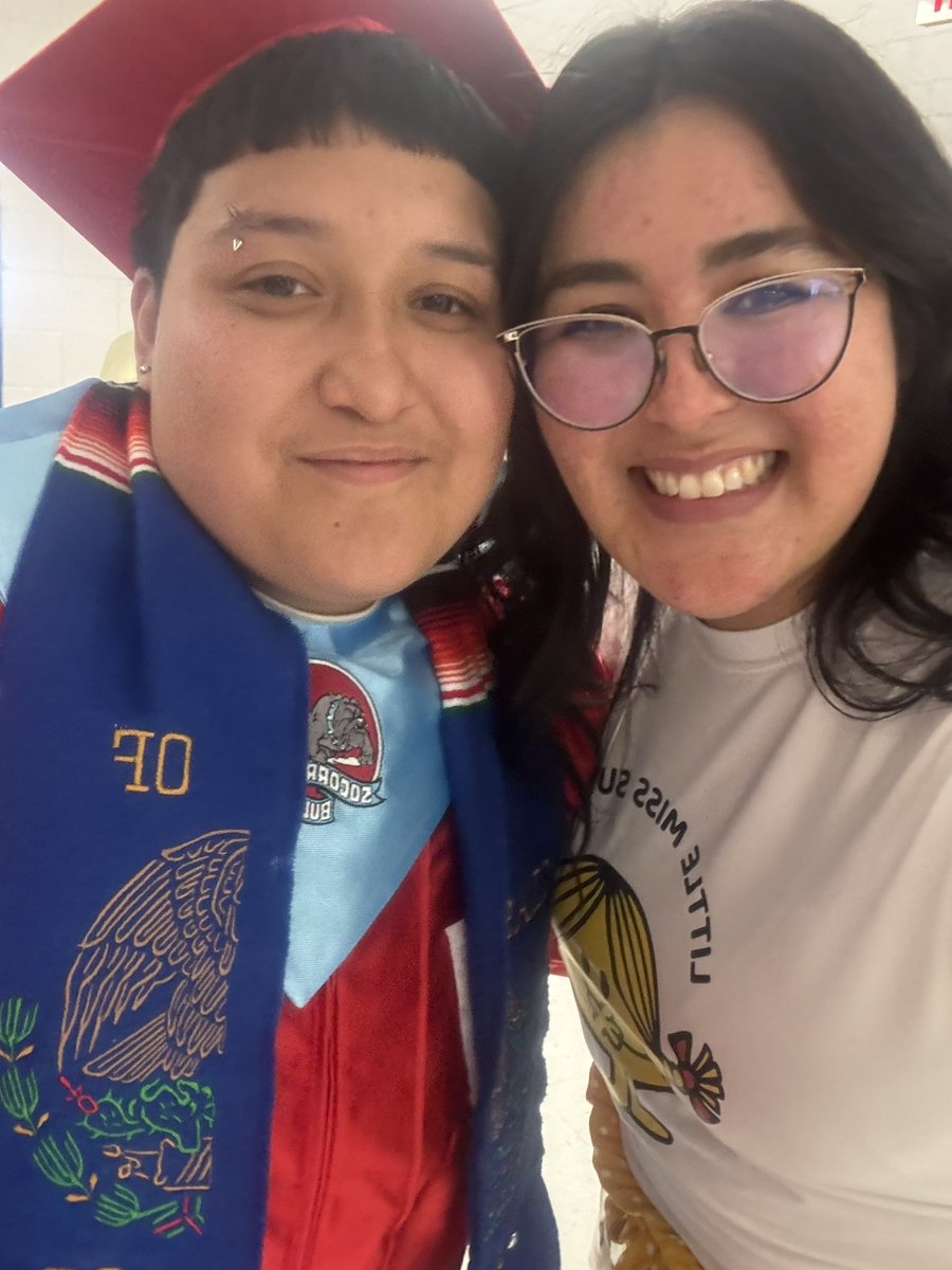 My hearts fills with joy when I see old students of mine walk with their cap and gown. Extremely proud of you Charline, may you keep reaching each and every one of your goals. 🫶🏼