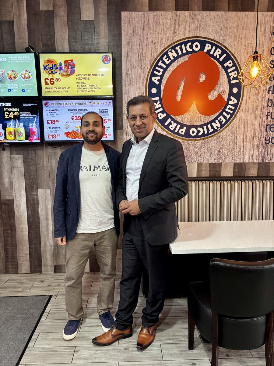 After a long day campaigning for Davy Russell, refuelling with Rio’s Piri Piri in Hamilton! 🔥🍗

Great food and even better company.