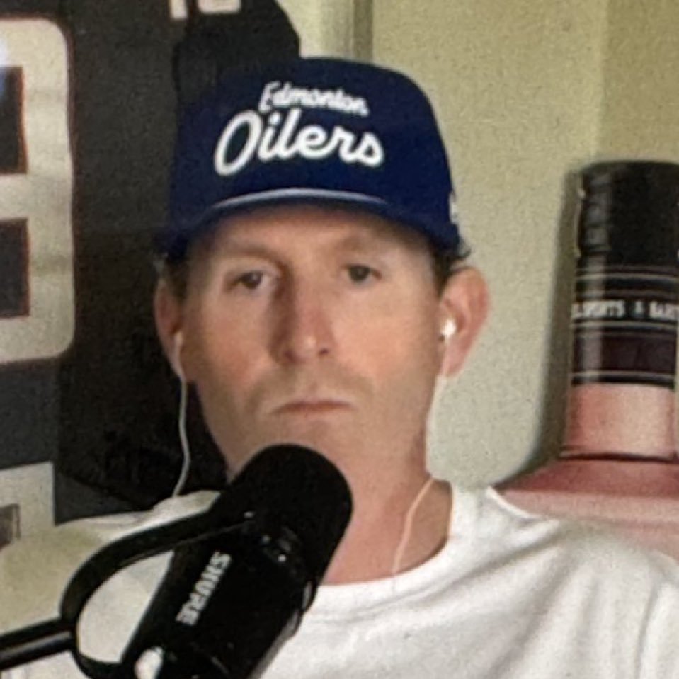 me watching twitter go nuts over elon and trump while the phillies are down 8-0 in the bottom of the 3rd with 1 out in toronto.