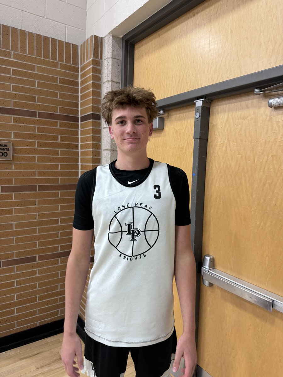 DeanMakeStuff's tweet image. Had the pleasure of seeing the #50 player in the country today. @CrewFoth was hands down the most pro ready player in the gym.

Crew is a 6’8” lanky 3 and D who can shoot the leather off the ball. Can’t wait to see him continue to develop.