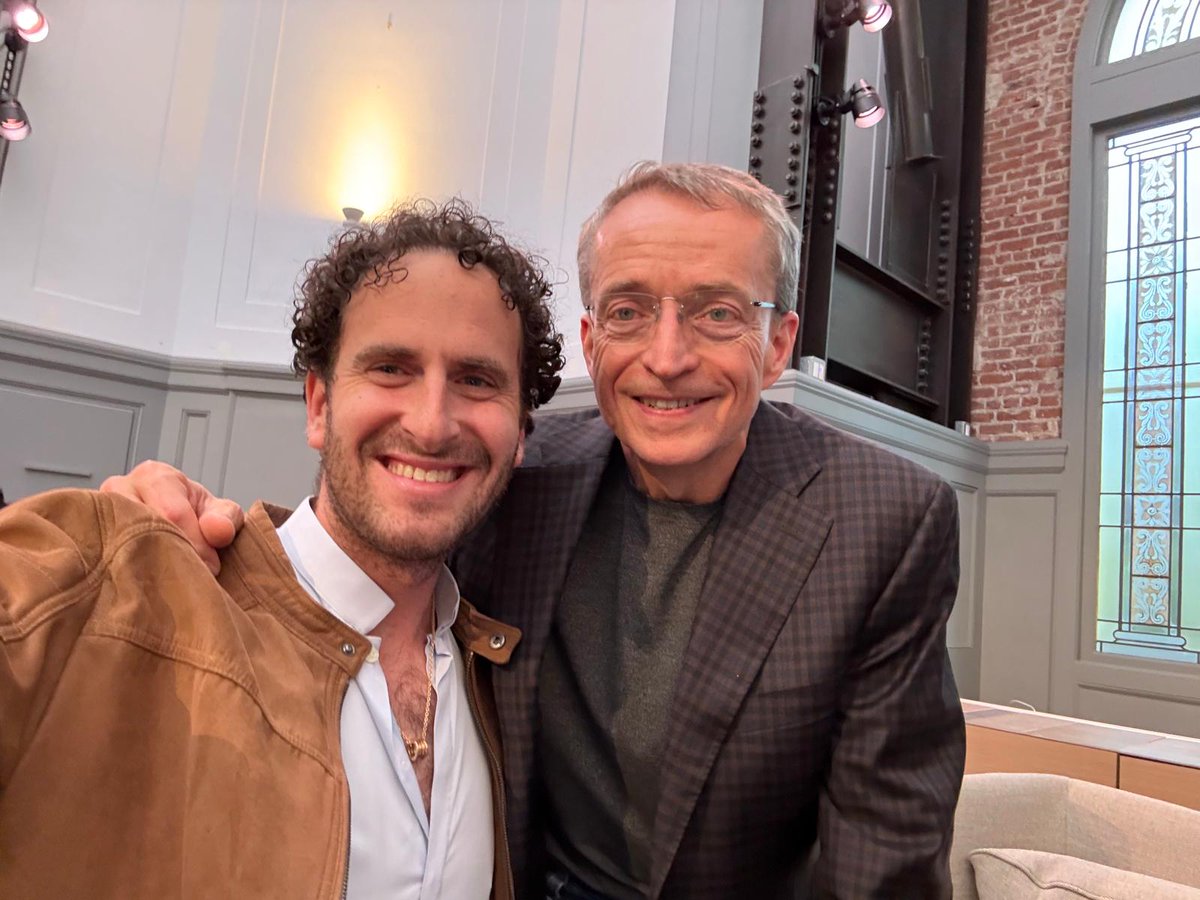 Yesterday, I met the ex-CEO of Intel - <a href="/PGelsinger/">Pat Gelsinger</a>.

The alignment of stars. 
That’s the only way to describe it.

And it happened at the house of <a href="/garrytan/">Garry Tan</a>, CEO of <a href="/ycombinator/">Y Combinator</a>, and also my group partner.

An unusual way to meet someone whose work has shaped so much of tech.
One