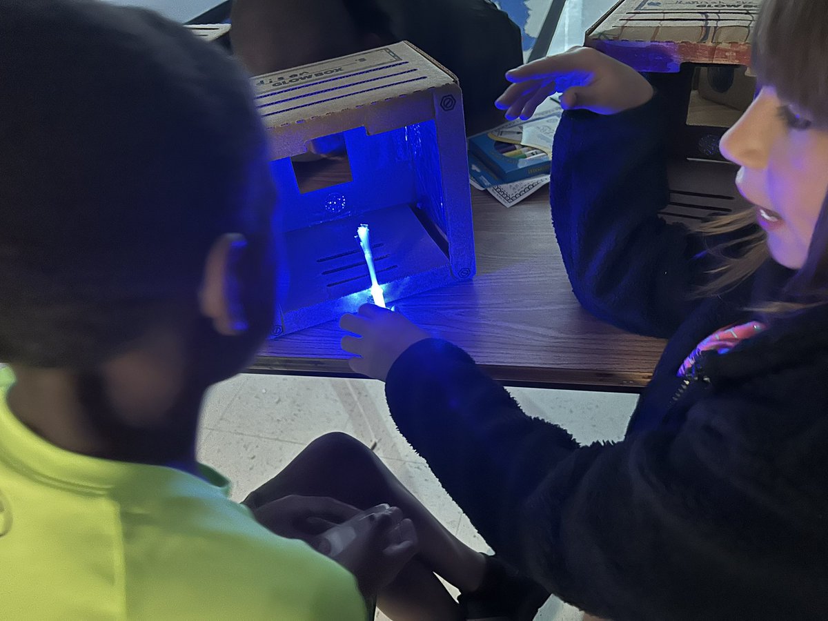 🔦✨ Students in action! They're assembling their Glow Boxes and diving into the science of light and reflection using fiber optics at Title I HB3 Camp. Bright minds exploring bright ideas! 💡🔍 #STEMeducation #HandsOnLearning #FutureScientists