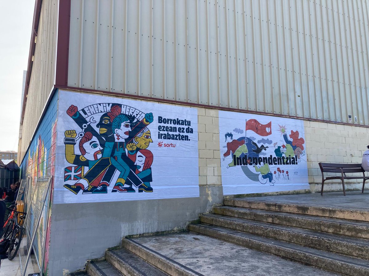 RtxSortu's tweet image. Gure militantzia eta oinarri sozialaren lanari esker, auzoko jaien atarian, majo apainduta utzi ditugu gaur txosnagunea eta inguruak. Aipamen berezia gazteen lanari! 👏
Ongi pasa jaietan, baina falta direnak ahaztu gabe! Jon ETXERA! ✊🏼❤️
#Arrotxapea #EuskalHerria #Jaiak