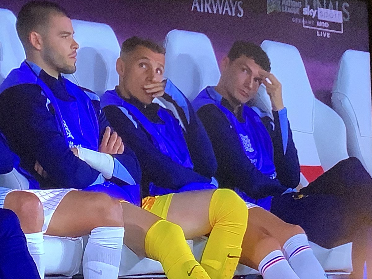 DIABOLIK_7's tweet image. povero #Pavard ne ha presi 9, per ora, in neanche una settimana #SpaFra #NationLeague