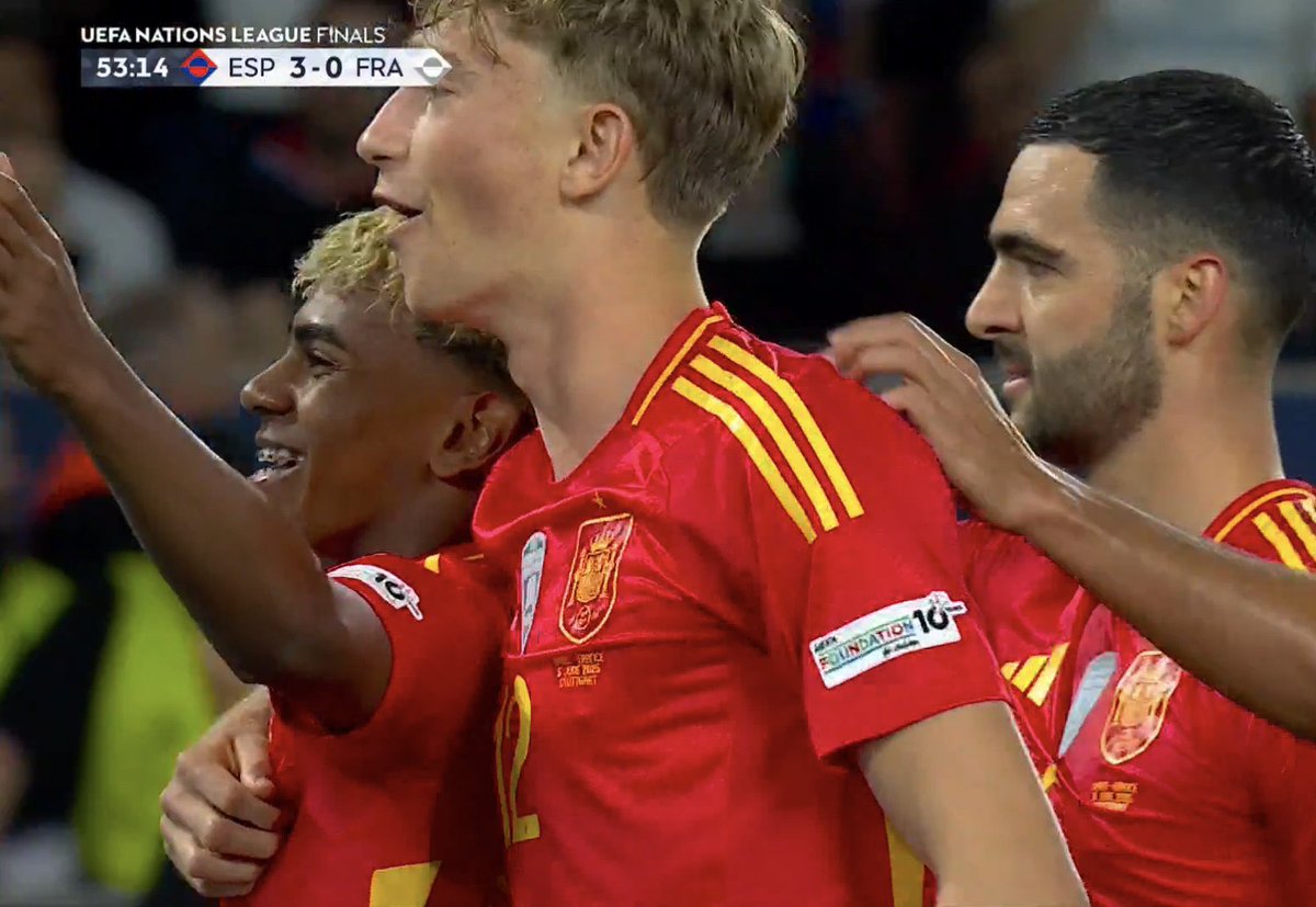 Parece dejavu, mas é só o Yamal colocando o Mbappe pra mamar de novo KKKKKKKKKKKKKKK