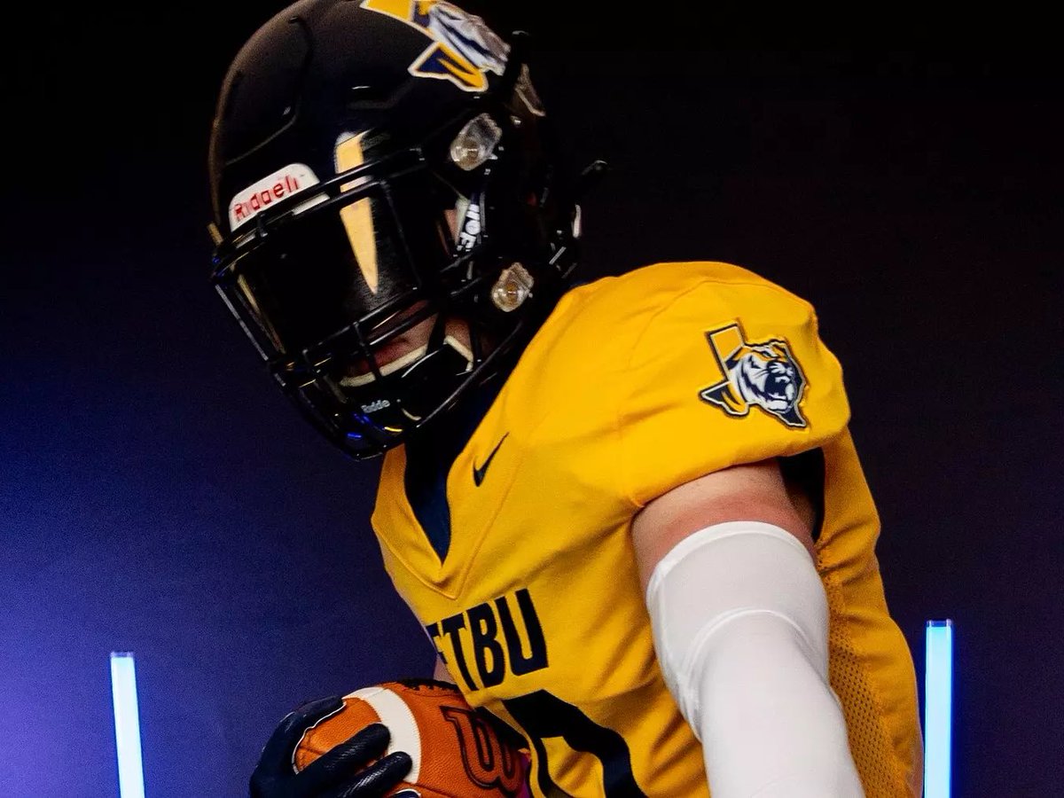 _Ahmadmoore4's tweet photo. #AGTG After A Great Conversation With Coach @ykitslos3 Im Blessed To Receive My FIRST Offer From EAST TEXAS BAPTIST UNIVERSITY! @Eric_Sutton4 @StanfordGerry @ETBU_Football @ETBUCoachRu @THighRecruiting @THighFootball https://t.co/f8YNQc0JNf