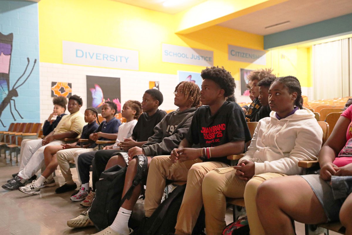 OsCommunity's tweet image. Baltimore native and Miami Heat player Haywood Highsmith visited Harlem Park Elementary Middle School to meet their boys and girls basketball teams today!