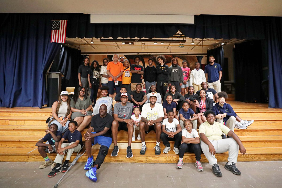 OsCommunity's tweet image. Baltimore native and Miami Heat player Haywood Highsmith visited Harlem Park Elementary Middle School to meet their boys and girls basketball teams today!