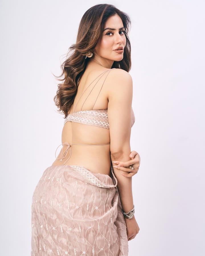 GstLeGJWcAAj-7D?format=jpg&name=900x900