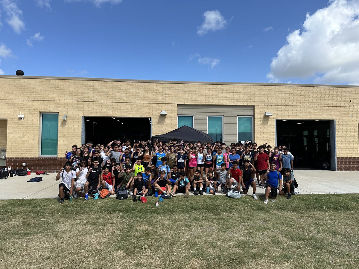 Our middle school program’s have been showing up this week! Great job to our VLC athletes for coming out and putting in that work! #TPND #summer #strength #conditioning
