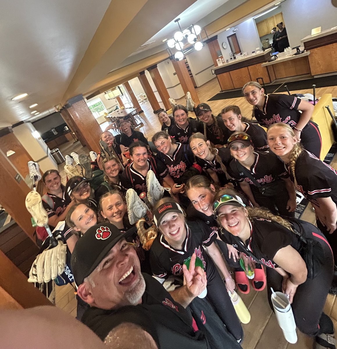 🦁🥎🚨— We know you’ve been waiting for the State-Semi Selfie!!  Here it is… heading to the State Championship game after a 4-2 win over Manchester!  Defense stepped up BIG!!  ✅🤘🏻

Go Lions!! 🦁🥎

Process &gt; 🏆

#team49
#WDTALDRH
#attitudeandeffort