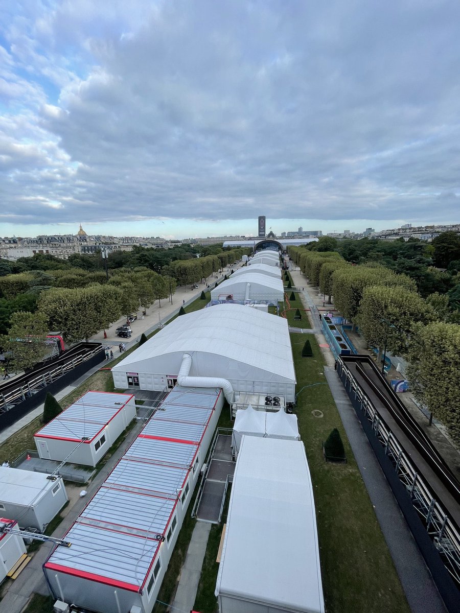 Le foutage de gueule XXL continu : aujourd’hui #AnneHidalgo inaugurait sa forêt urbaine bidon place l’hôtel de ville pour laquelle elle a cramé 6 millions et dans le même temps, les Parisiens se voient privés du Champ-de-Mars qui va être squatté tout l’été par des événements.
