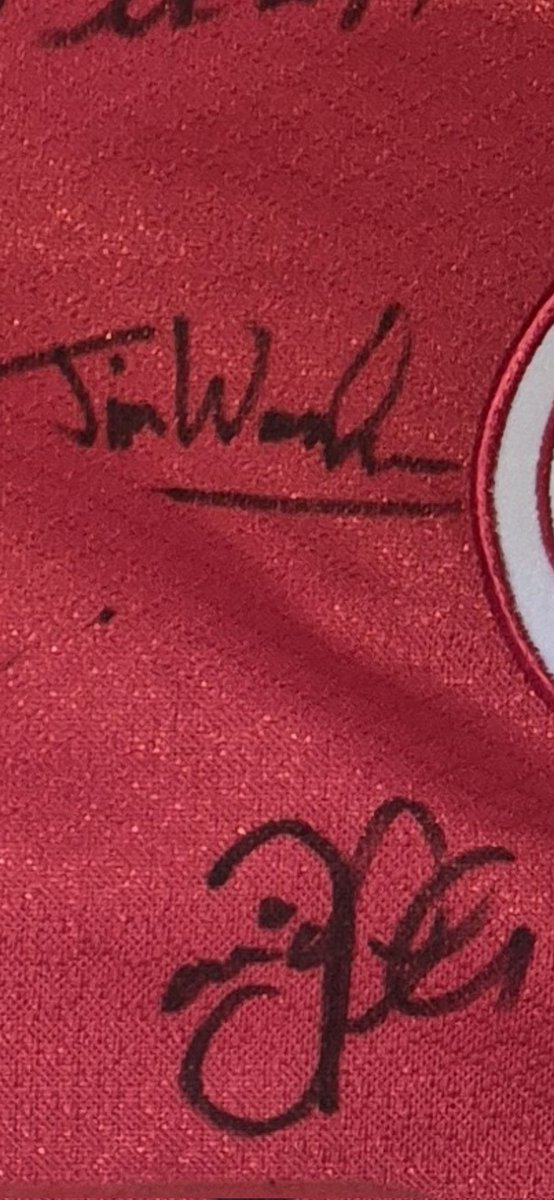 Any <a href="/AberdeenFC/">Aberdeen FC</a> fans out there recognise either of these autographs? 1998 season.. can't work them out