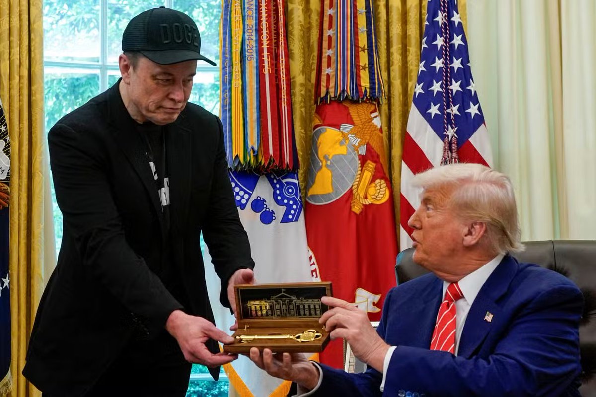 ❗️ [ 🇺🇸 ÉTATS-UNIS ]

🔸️ Elon Musk affirme que Donald Trump devrait être destitué et remplacé par l’actuel vice-président américain, JD Vance.