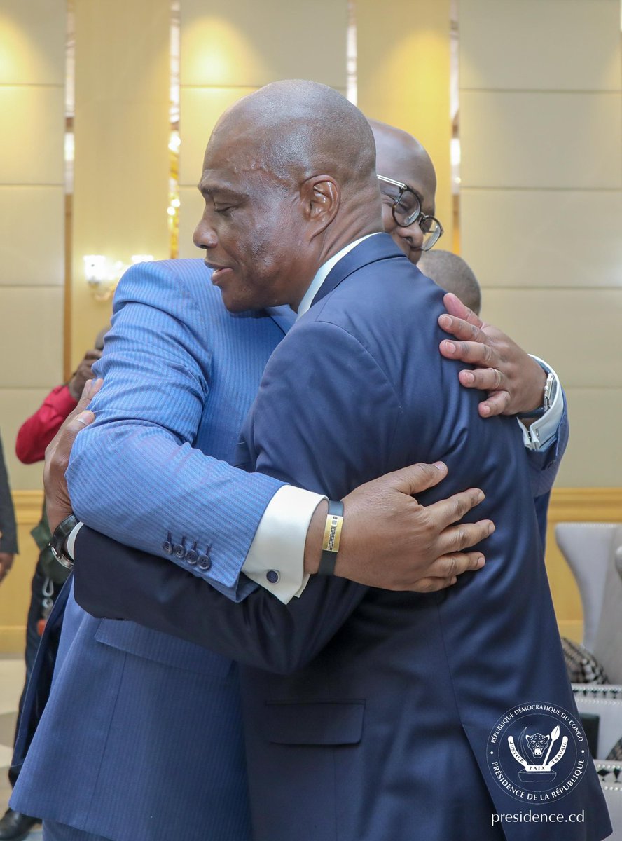 Caleb Kazadi M. (@calebkazadim1) on Twitter photo #RDC :Photo du jour:accolade entr <a href="/MartinFayulu/">Martin Fayulu</a> et FĂ©lix Tshisekedi <a href="/fatshi13/">FĂ©lix A. Tshisekedi</a>.L'opposant propoz la formation d'1 ''camp d la partie''.La solution Ă la crise,"c'est 1 dialogue".Il recomande au PrĂ©sident d discuter avec la <a href="/CENCO__RDC/">CENCO RDC</a> et l'ECC otour du #pactesocial.<a href="/Presidence_RDC/">PrĂ©sidence RDC đšđ©</a> #RDC :Photo du jour:accolade entr <a href="/MartinFayulu/">Martin Fayulu</a> et FĂ©lix Tshisekedi <a href="/fatshi13/">FĂ©lix A. Tshisekedi</a>.L'opposant propoz la formation d'1 ''camp d la partie''.La solution Ă la crise,"c'est 1 dialogue".Il recomande au PrĂ©sident d discuter avec la <a href="/CENCO__RDC/">CENCO RDC</a> et l'ECC otour du #pactesocial.<a href="/Presidence_RDC/">PrĂ©sidence RDC đšđ©</a>