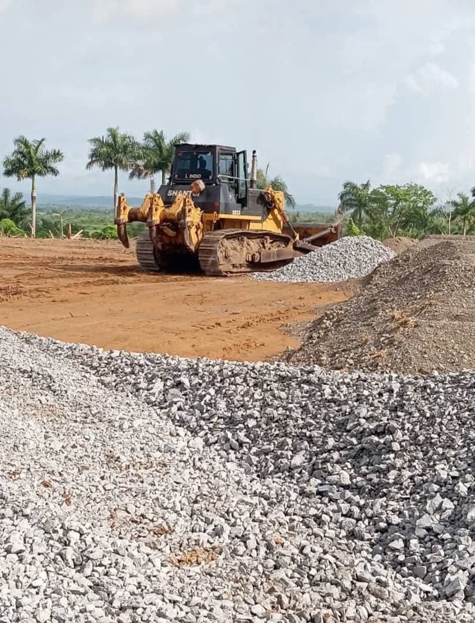 El Parque Fotovoltaico "Miguel Cabaña Perojo" se levanta en #PinardelRío en el poblado de Puerta de Golpe #ConsolaciónDelSur, el segundo en la provincia.  #CubaVencerá