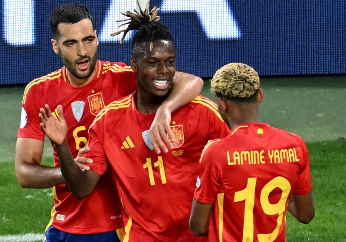 #DATO ¡TREMENDO!

España 5-1 Francia. 

Por PRIMERA vez en los últimos 56 años, Francia recibe una MANITA (desde 1969, Inglaterra 5-0 Francia).