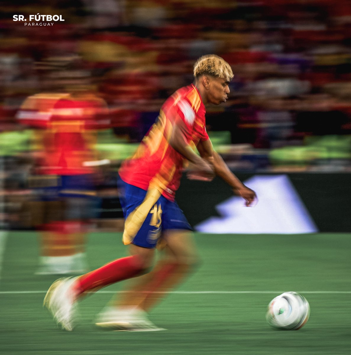 SrFutbolPy's tweet photo. Habla afuera, responde adentro. Lamine Yamal. El mejor futbolista del mundo en la actualidad. 🪄🇪🇦 https://t.co/i8l8TRjyNN