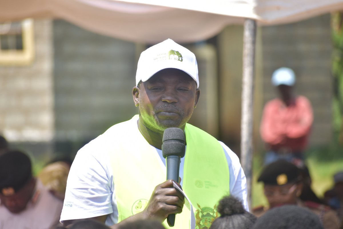 LaikipiaW_Forum's tweet image. LWF joined stakeholders to mark #WorldEnvironmentDay at Likii Sec. School, led by H.E. Gov. Joshua Irungu. A town clean-up, poems, skits &amp;amp; tree planting drove home the theme: Ending Global Plastic Pollution. Let's act now for a #PlasticFreeLaikipia #LWF #BeatPlasticPollution