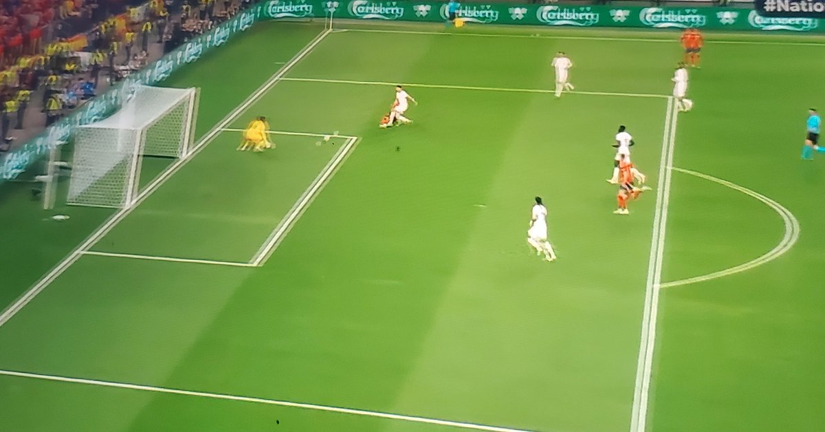 ArsenalRadar's tweet photo. Spain make it FIVE! 🔥 Absolute hammering now .
La Roja showing no mercy in this semi-final. France seriously under pressure. #ESPFRA #NationsLeague #RedReport https://t.co/Zcc4oDPD7L