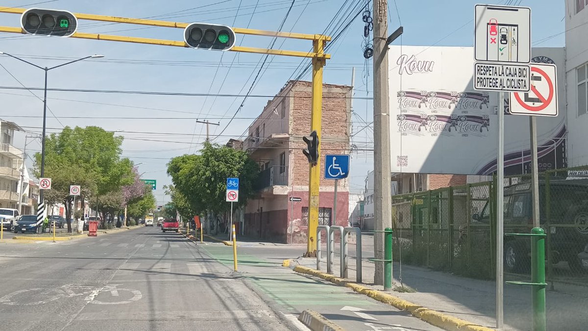VitalStrat's tweet photo. 🚲 In #León, Mexico, safer streets are taking shape—thanks to community-driven design and support from the Partnership for Healthy Cities. Recent interventions are helping support more walking, slower traffic & safer routes for kids. 

Read more from #Cities4Health: https://t.co/6GbbNzqJ3m 

#WorldBicycleDay @movilidad_leon