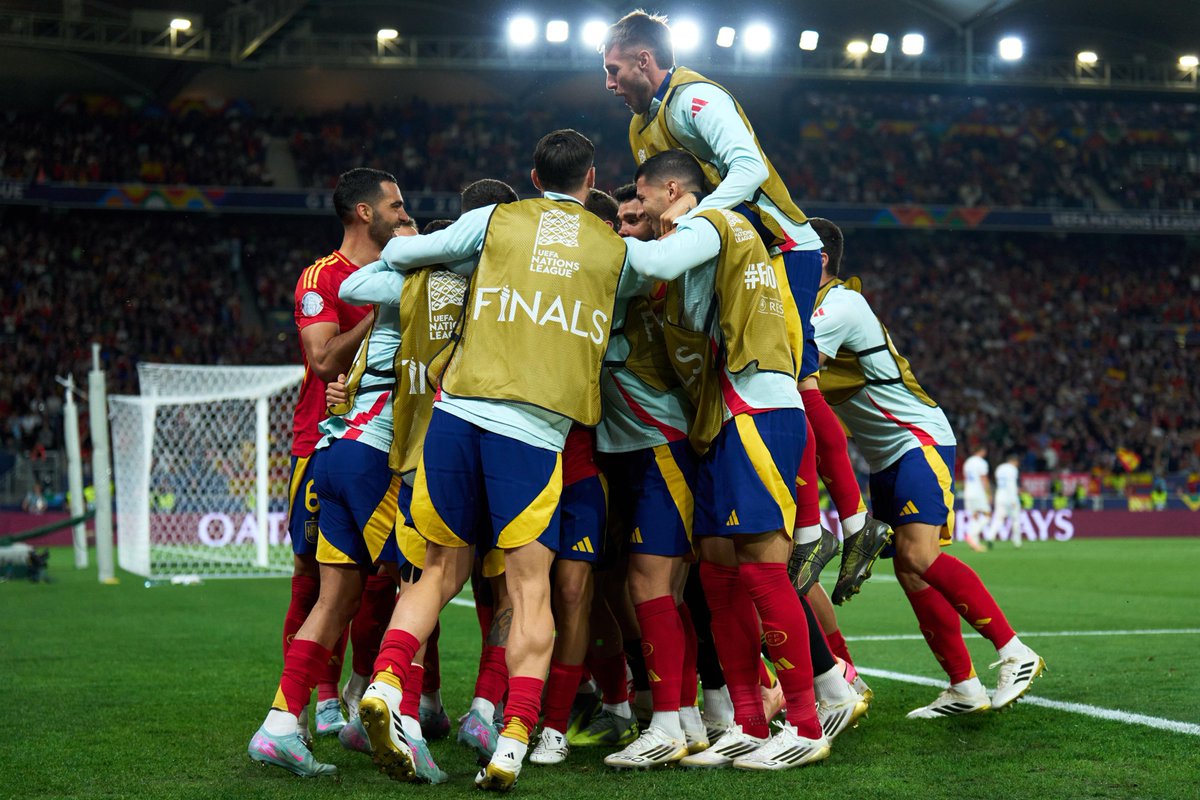 No me da la vida para poner tanta celebración 😅

🇪🇸 🆚 🇫🇷 | 5-1 | 70'

#VamosEspaña | #NationsLeague