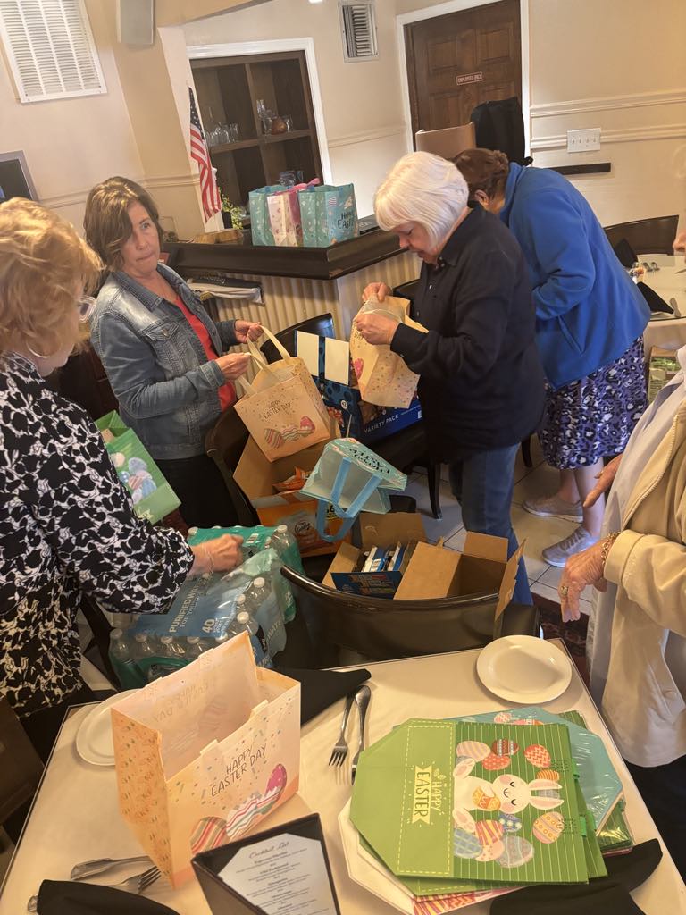 HUGE THANKS to Kiwanis Club of Third District, NOLA for putting together wonderful goodie bags for our #AngelsPlaceKids attending our Spring Fling 💙😇
Thanks for helping us help our kids!

#AngelsPlace #NewOrleansCharity #ChildrensCharity  #thirddistrictkiwanisclub #KiwanisClub