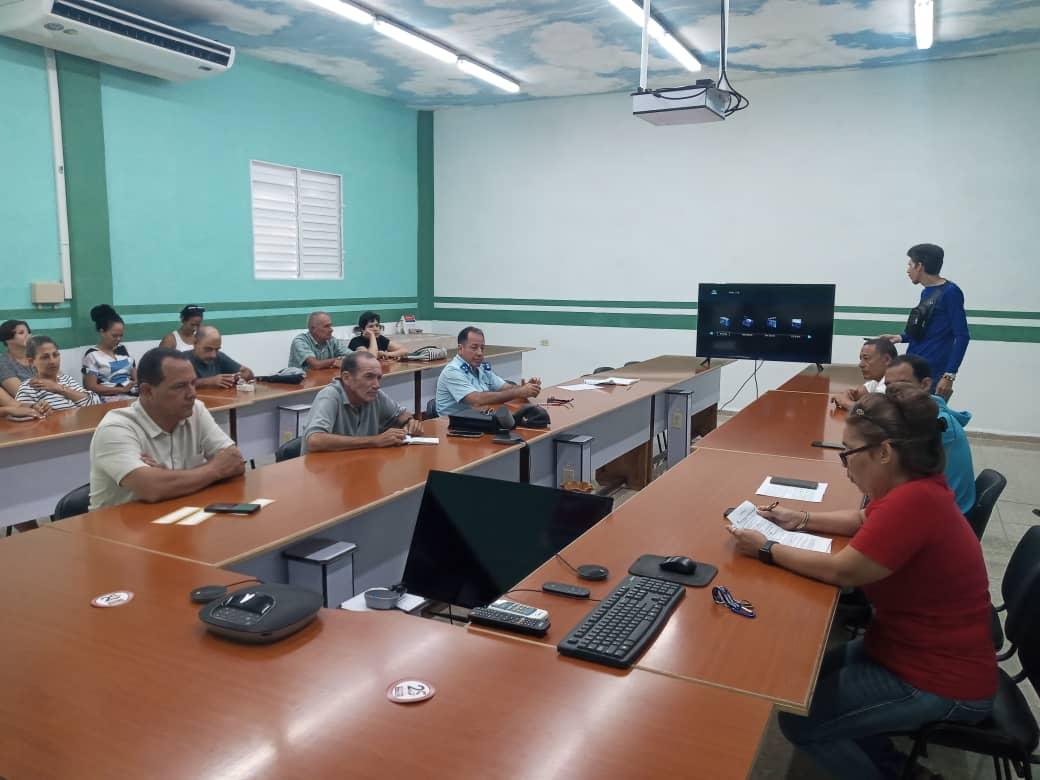 JulioCERHolguin's tweet photo. Realizamos una información matutina especial para los trabajadores de la Dirección de #Geocuba. El tema central fue el natalicio del General de Ejército Raúl Castro Ruz, líder de la Revolución Cubana, en homenaje a su legado y contribuciones a nuestra historia. #Cuba. https://t.co/WX3fnUf0TE