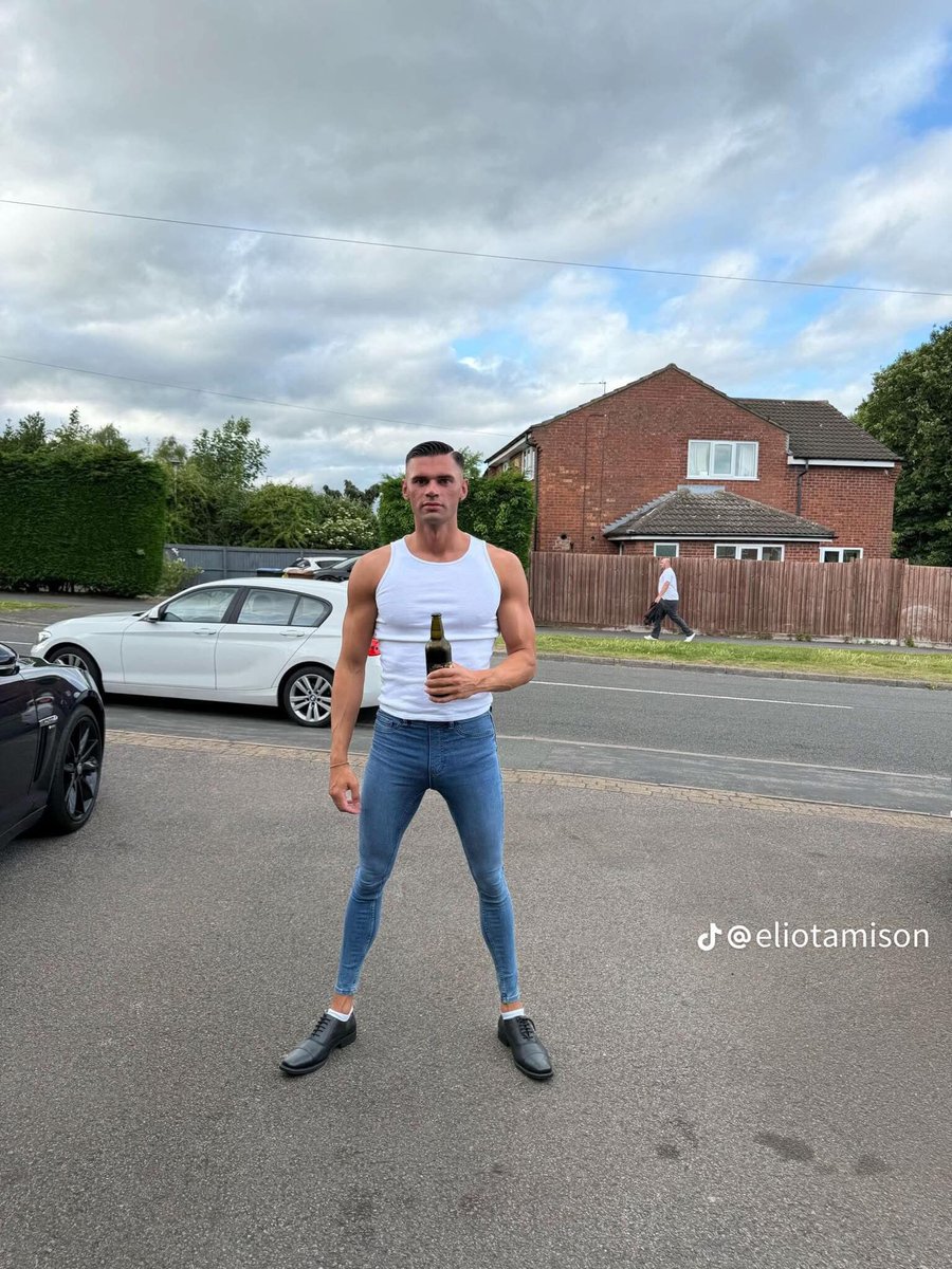 If he farted in them jeans he’d break an ankle
