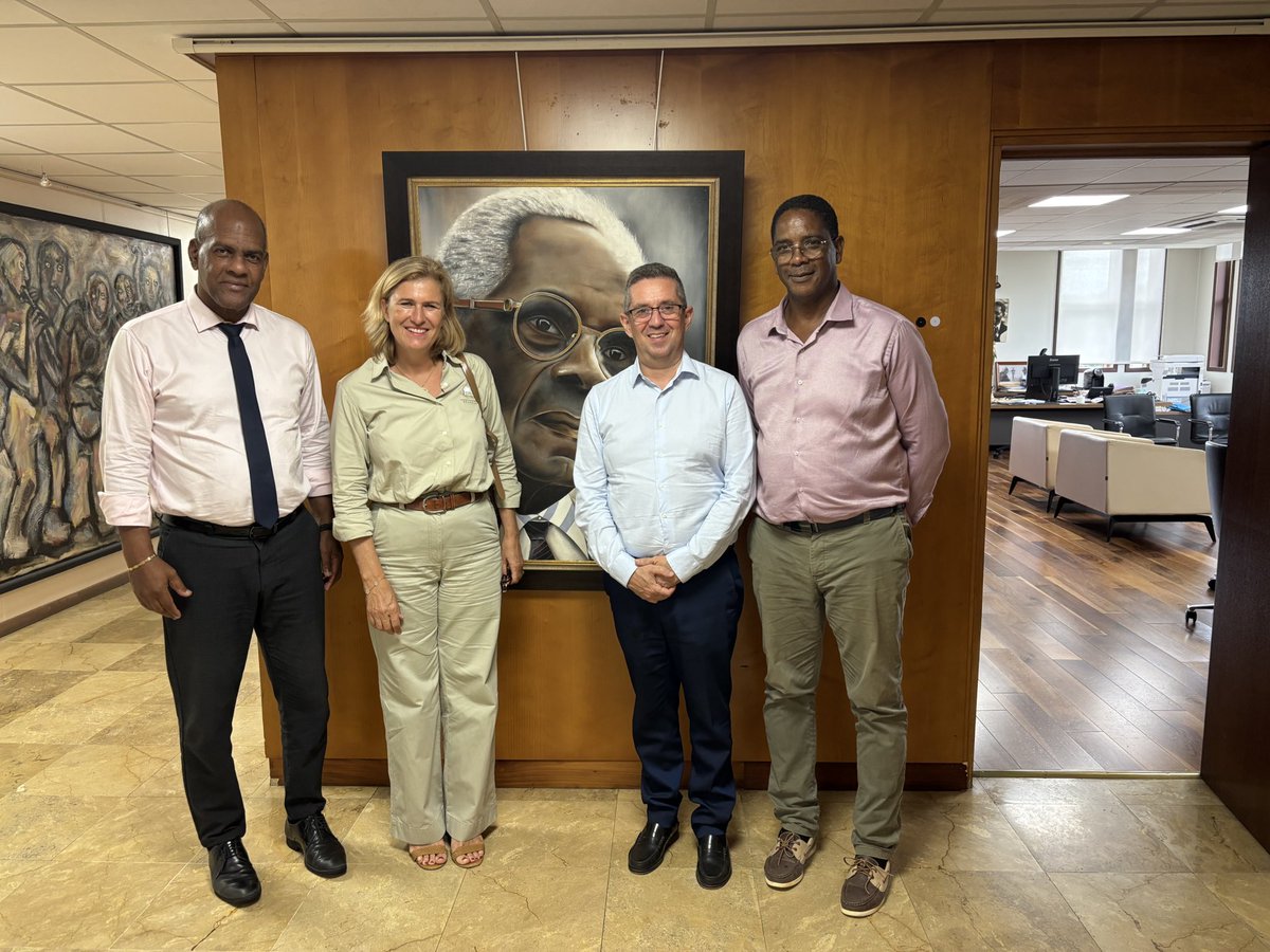 Jerome Despey président du SIA et Serge Letchimy président du conseil exécutif de la CTM, main dans la main pour valoriser la Race Égérie de la prochaine édition du Salon🐄
Une collaboration forte au service de notre patrimoine agricole et de l’élevage martiniquais 
#SIA2026 #CTM