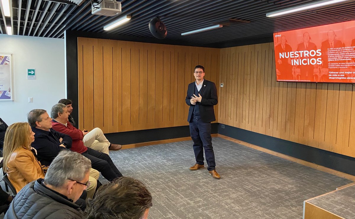 CChCValparaiso's tweet photo. Hoy reafirmamos nuestro compromiso con el desarrollo social del sector. Presentamos la Estrategia Social #CChC y Fundación #CChC, nueva entidad diseñada para fortalecer el rol social de las empresas y amplificar su impacto en la calidad de vida de sus trabajadores. #CompromisoPRO https://t.co/aqONvT1BUd