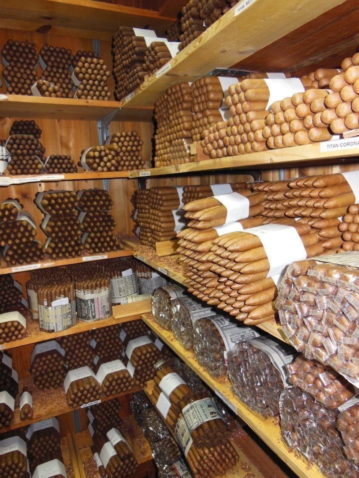 Cabinet Selection Petit Coronas Habana smooth, classic Cuban flavor in every draw. A must-have for the refined smoker.

📦 Box of 25 – $285 shipped

DM to order – limited stock!
#CubanCigars #PetitCoronas #CigarLovers