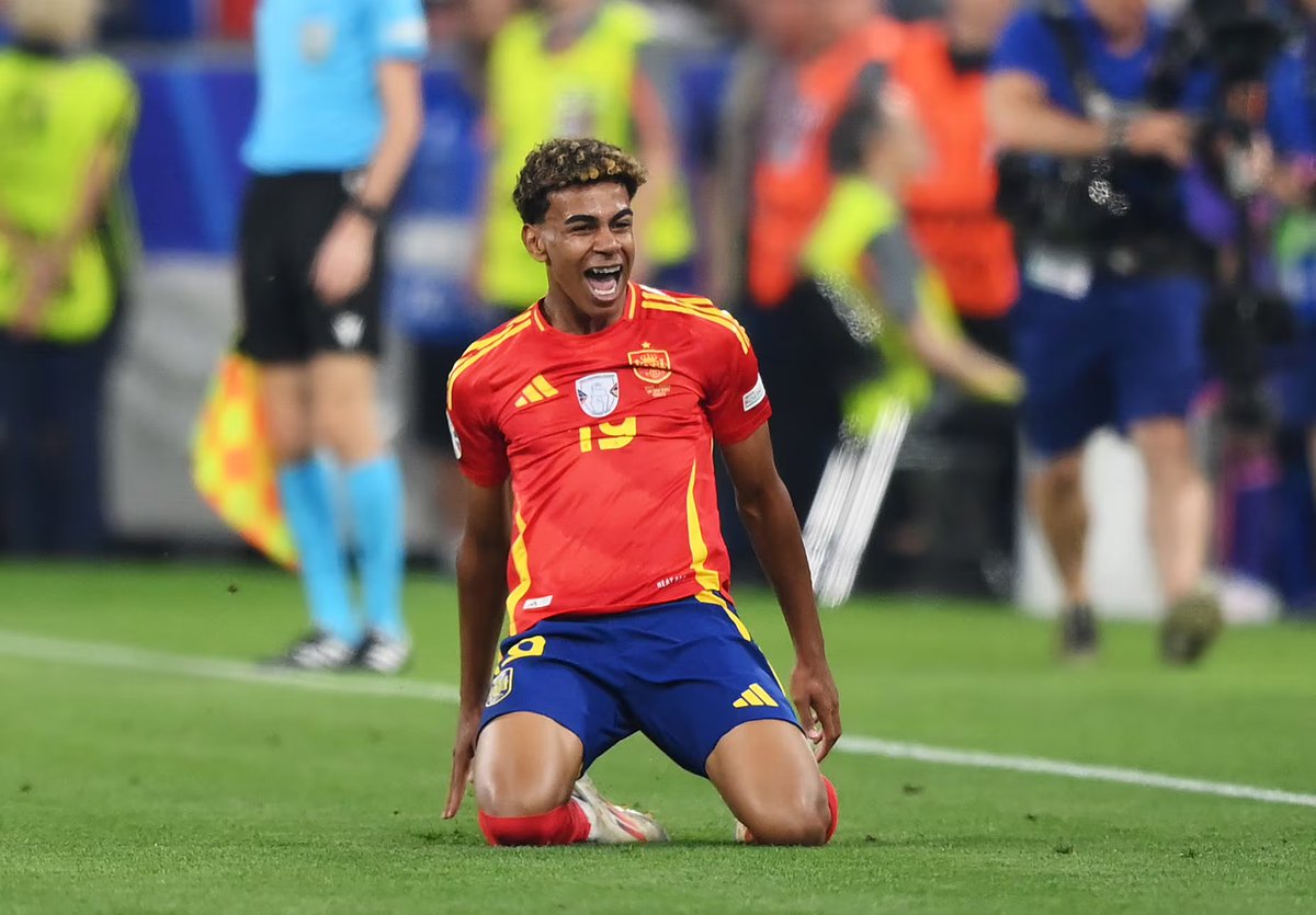 Le estamos metiendo 5 al vigente subcampeón del mundo y semifinalista de Eurocopa. Todo esto en unas semifinales de Nations League. Es una absoluta locura. Y con un Lamine Yamal que está haciendo lo que quiere.
