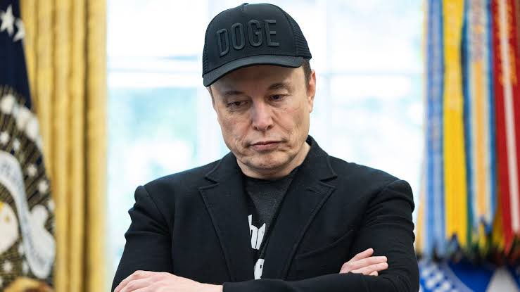 BREAKING 🚨 ELON MUSK SAYS PRESIDENT TRUMP’S TARIFFS EILL CAUSE A RECESSION IN THE SECOND HALF OF 2025 logo